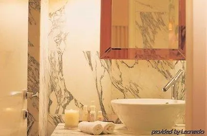 J Plus Hotel By Yoo Hong Kong 5*,